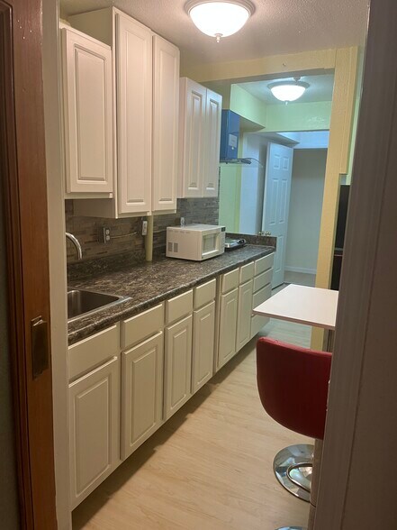 Kitchen - 3530 Deer Hill Rd