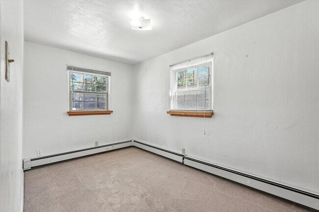 Building Photo - 1632 Columbia Dr SE