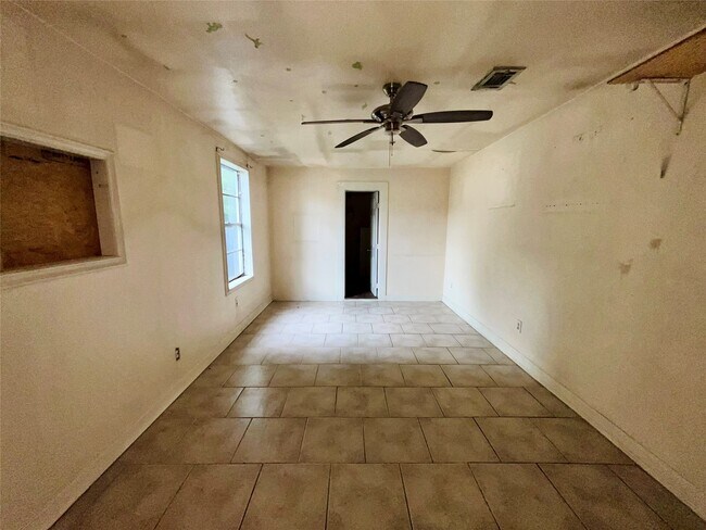 Building Photo - 6507 Longview St
