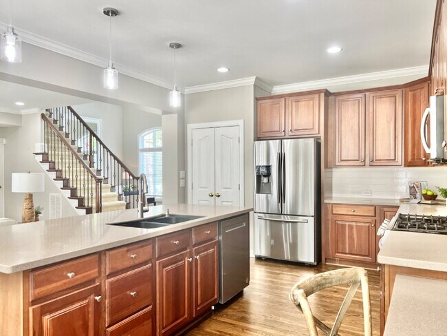 Building Photo - SPACIOUS AND CONVENIENT