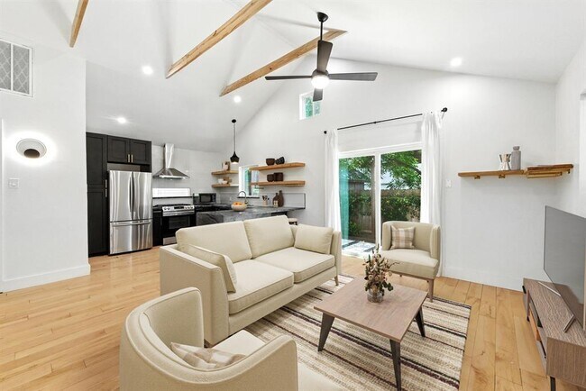 Building Photo - 53 Comal St