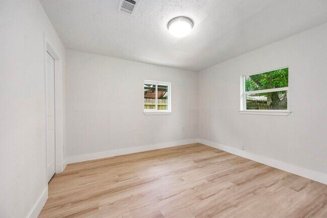 Building Photo - 1305 Winchester Dr