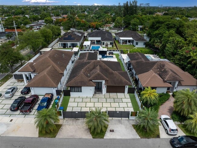 Building Photo - 1550 SW 89th Ct