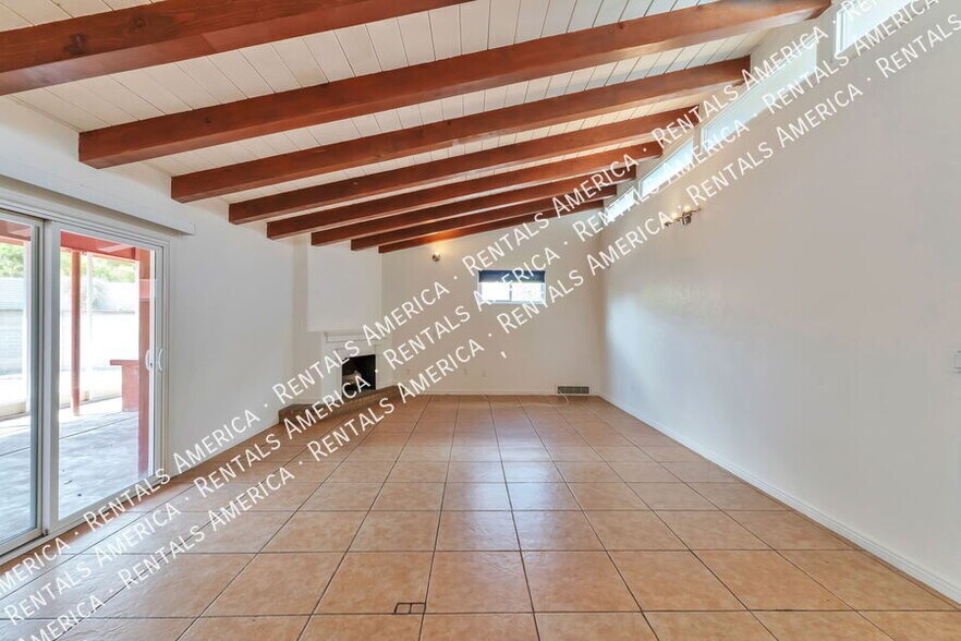 Building Photo - 2250 E La Mirada St