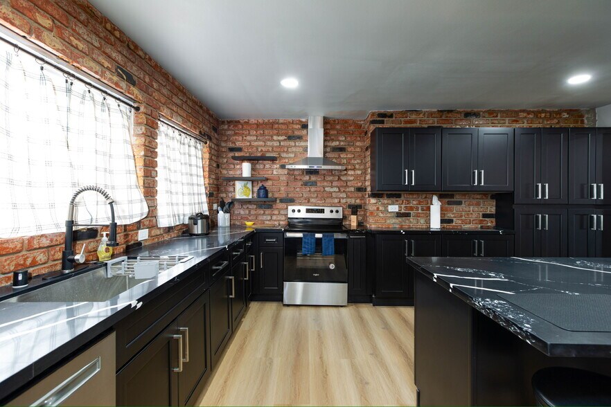 Building Photo - 1448 Pawnee Dr