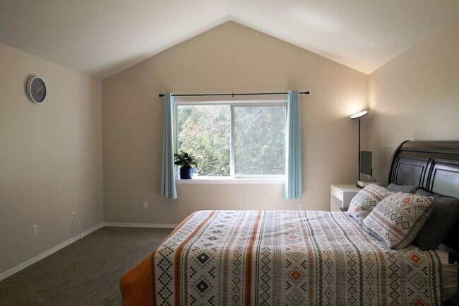 Building Photo - Updated Craftsman on Corner Lot in Aloha~ ...