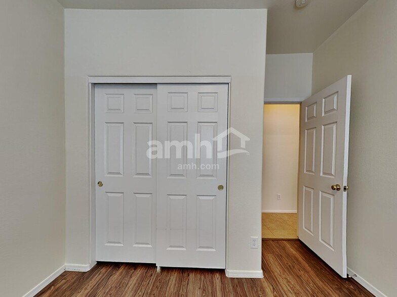Building Photo - 14610 W Acapulco Ln