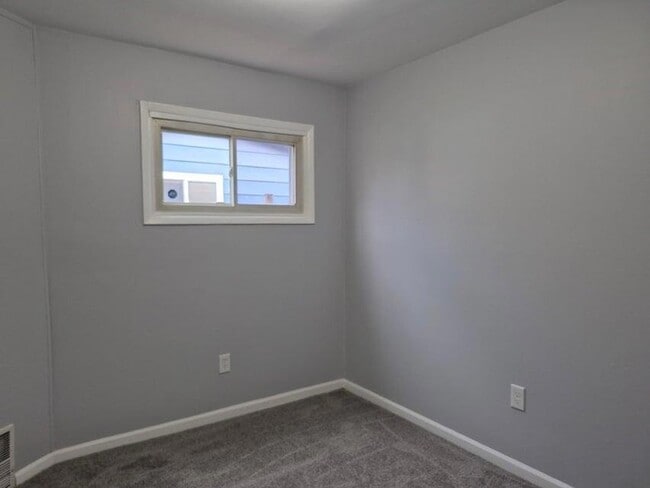 Building Photo - 3326 Delaware St