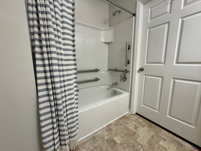 Building Photo - Beautiful, Conveninetly located First Floor Condo