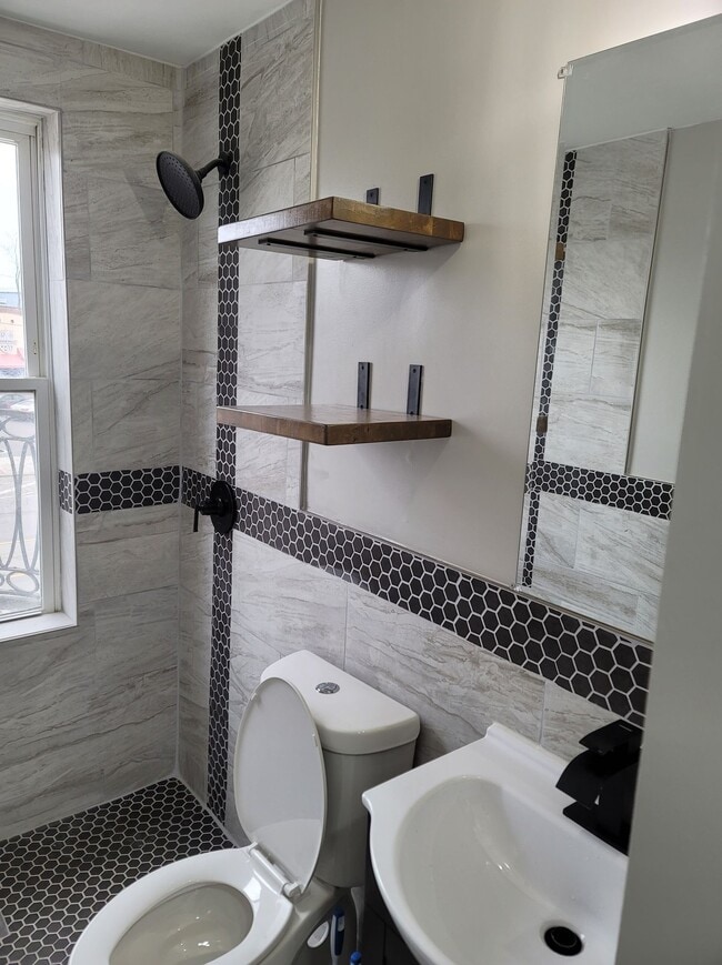 Building Photo - Soldoris