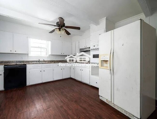 Building Photo - Charming 3-bedroom, 1.5-bathroom house in ...