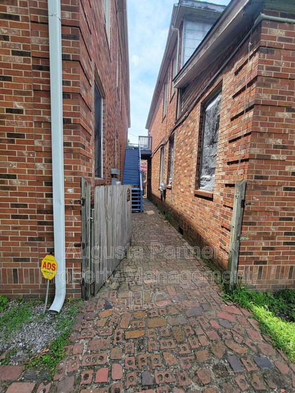 Building Photo - 508 3rd St