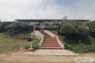 Building Photo - 3 Bed, 2.5 Bath Corner Lot Home Near the B...