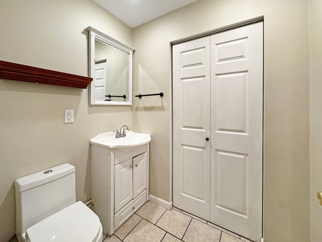 Building Photo - Cozy Vibes, 2 bedroom duplex, pet friendly!!!!