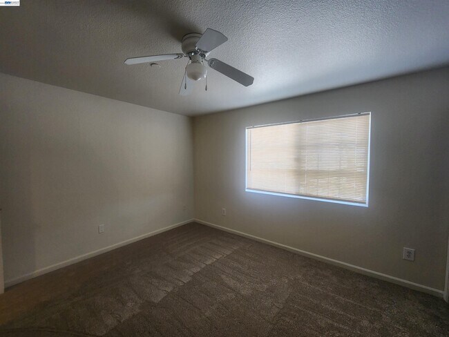 Building Photo - 252 Lansing Way