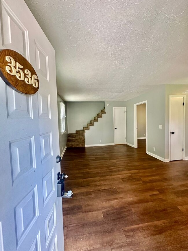 Building Photo - Cozy 2 bedroom Duplex!