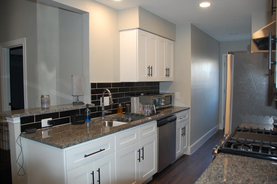 kitchen - 602 Peterson St