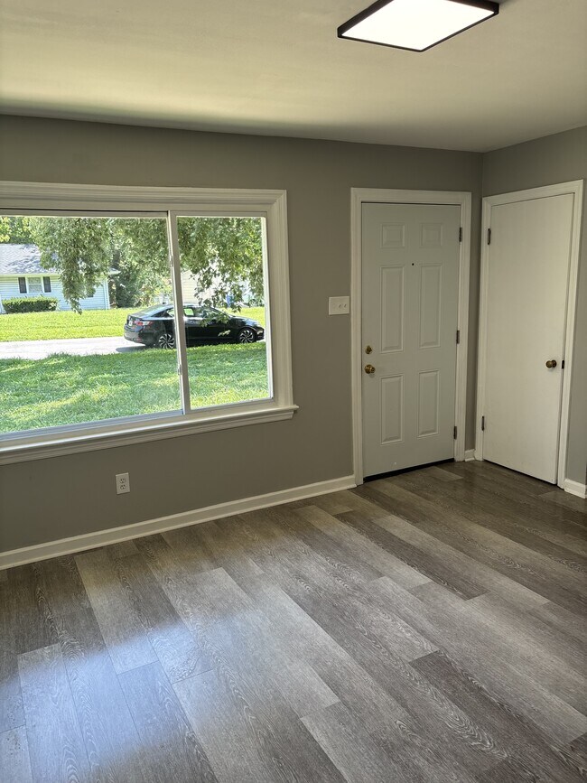 Building Photo - 460 Marechal Ln