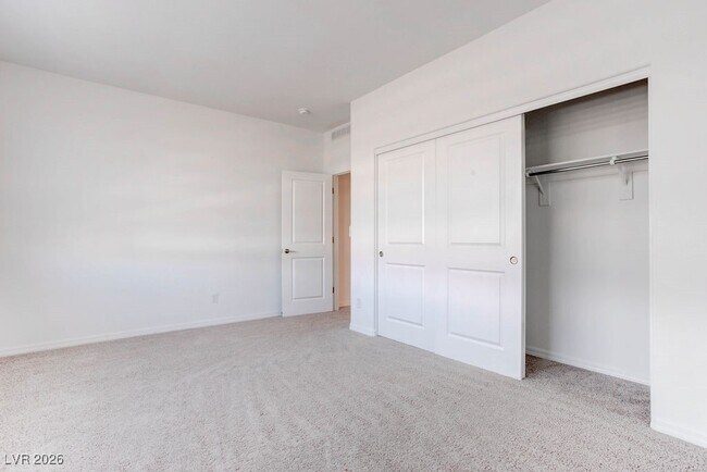 Building Photo - 10269 Lofty Knl St