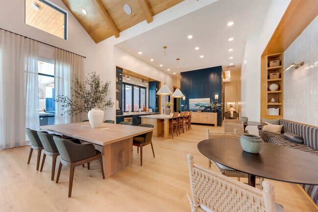 Building Photo - 2908 E Howard Ln