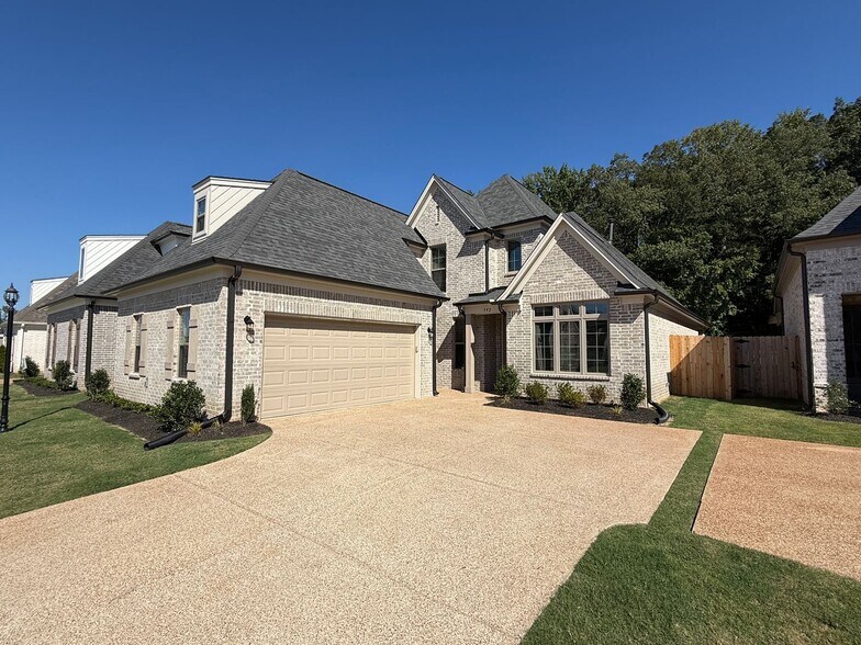 Primary Photo - 592 Holden Dr