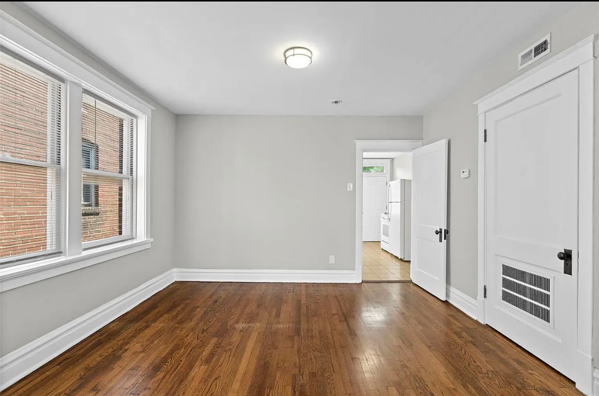 Building Photo - 3246 S Compton Ave