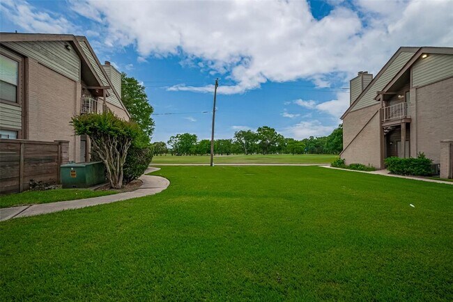 Building Photo - 8541 Sands Point Dr