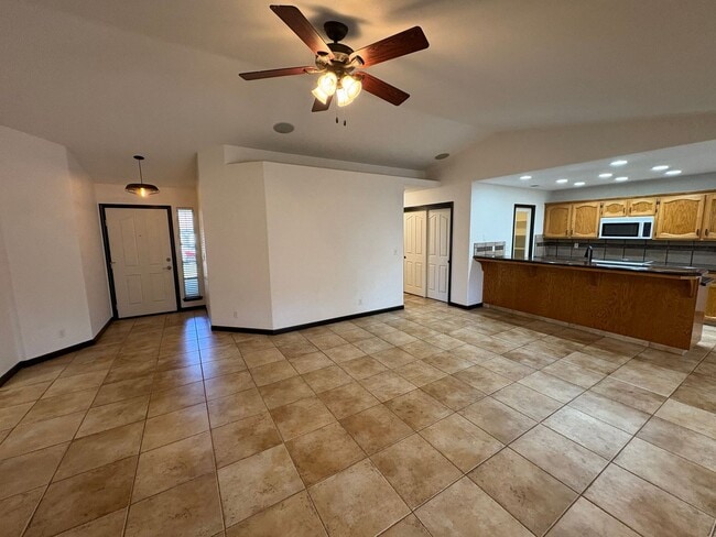 Building Photo - NW Visalia Home coming soon!