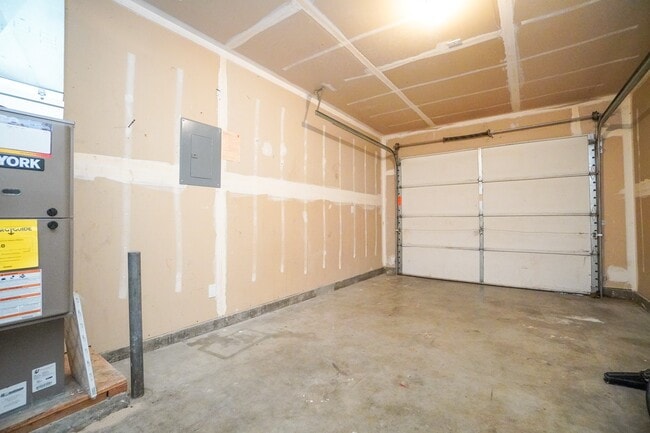 Building Photo - 231 N Paradise Ave