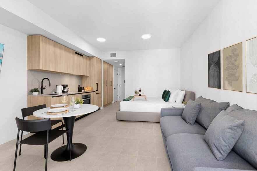 Building Photo - 501 NE 1st Ave