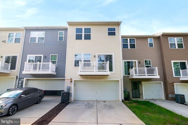 Building Photo - 8633 Rosecrans Ln