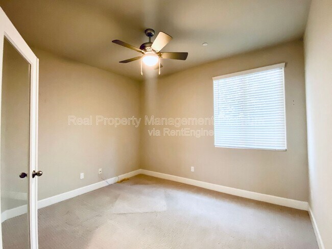 Building Photo - 1046 Lindsay Ln