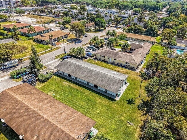 Building Photo - 14980 NE 5th Ct