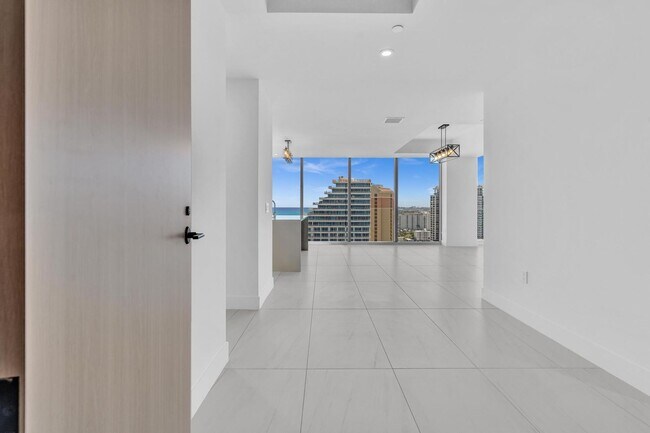 Building Photo - Stunning High-Rise Condo with Ocean Views | Prime Beach Location