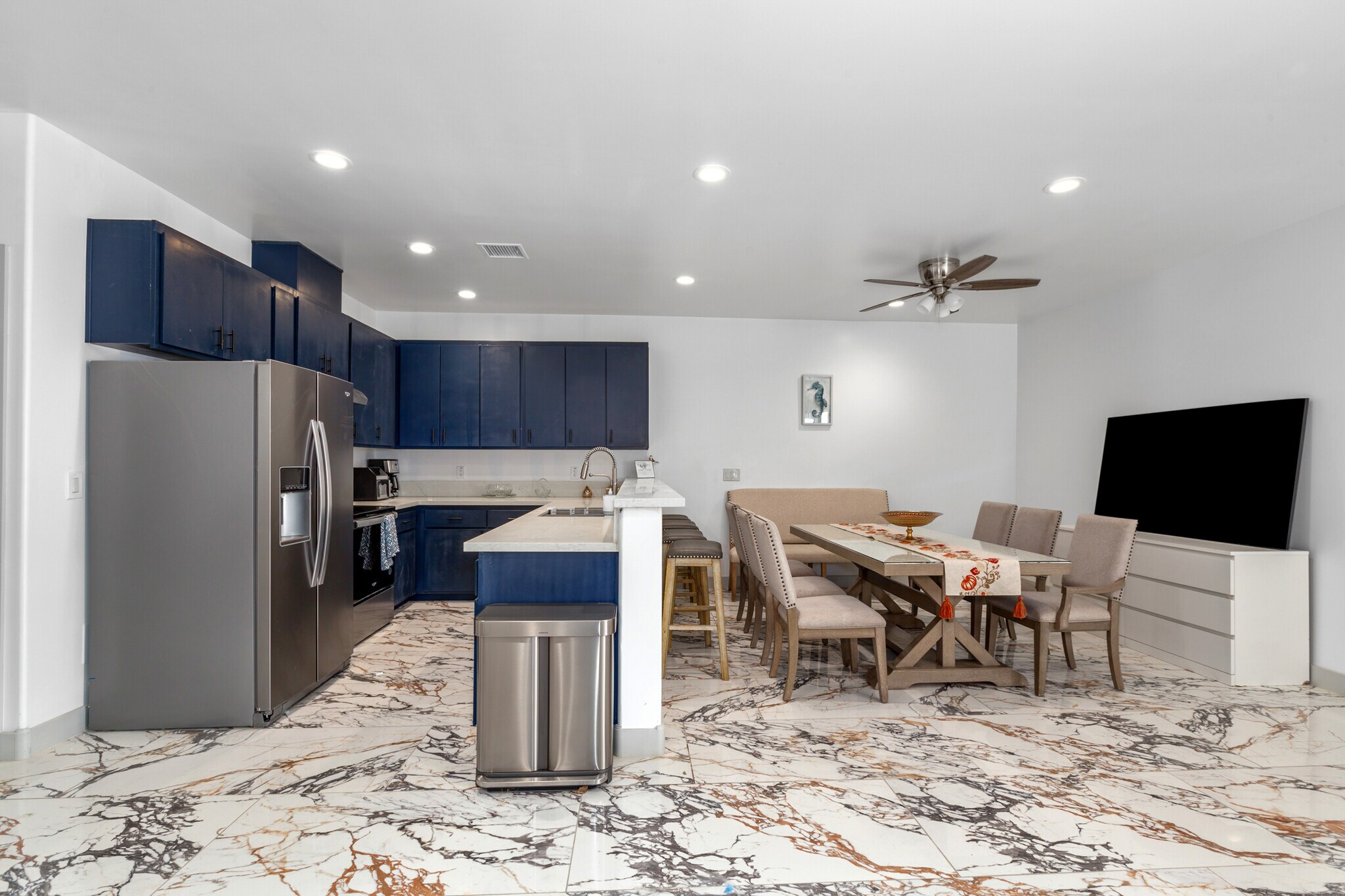 Building Photo - 1242 Tapadero Dr