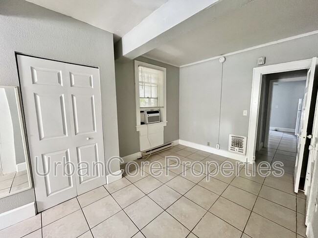 Building Photo - 352 13th Ave NE