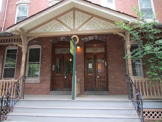 Building Photo - Spacious one bedroom unit, walking distance to Drexel