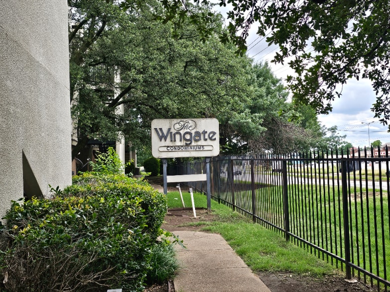 Building Photo - 9605 Walnut St