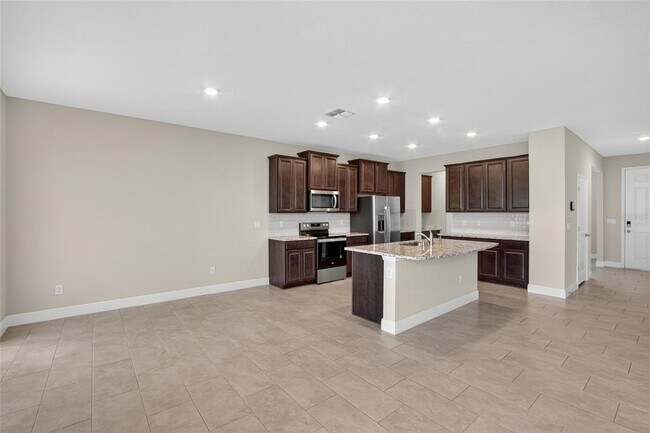 Building Photo - 2546 Warren Acrs Blvd