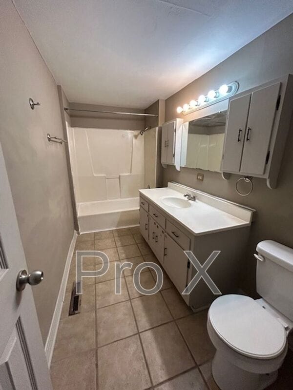 Building Photo - 1004 E 10th St