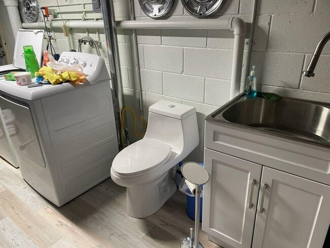 Building Photo - 1 James Pl