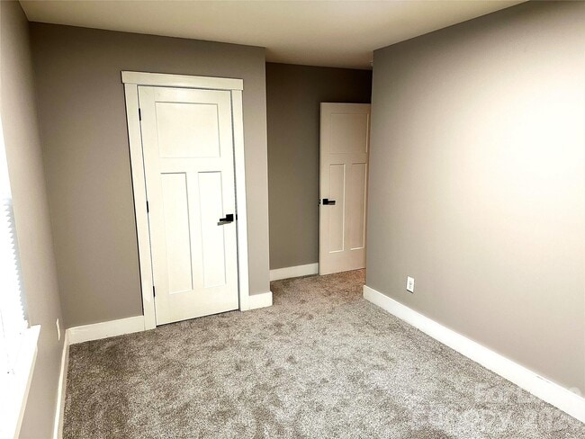 Building Photo - 110 Carpenter St