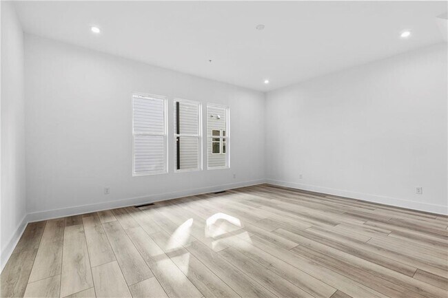 Building Photo - 517 Motivation Cir NW