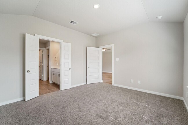 Building Photo - 16691 Sterling Clf St