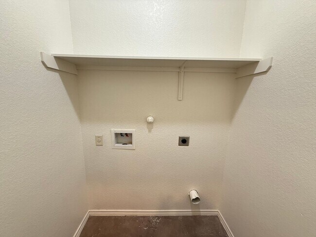 Building Photo - Modern 3bd 2ba Duplex in Prime Location