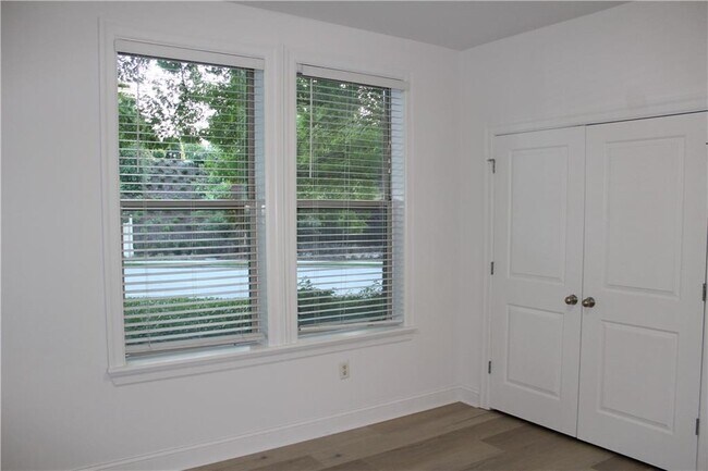 Building Photo - 901 Abernathy Rd NE