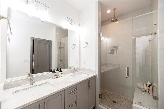 Building Photo - 1224 Chelsea Cir NW