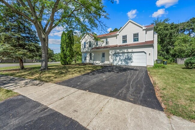 Building Photo - 731 Hickory Ln