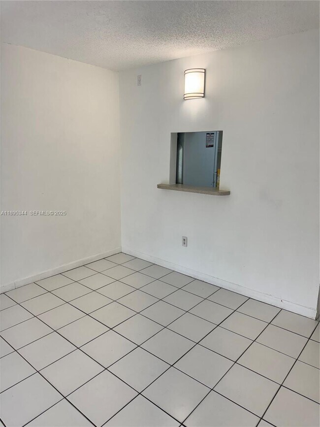 Building Photo - 14501 N Kendall Dr