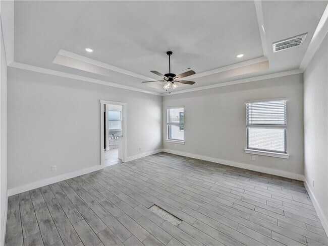 Building Photo - 6807 SW Basswood Ave